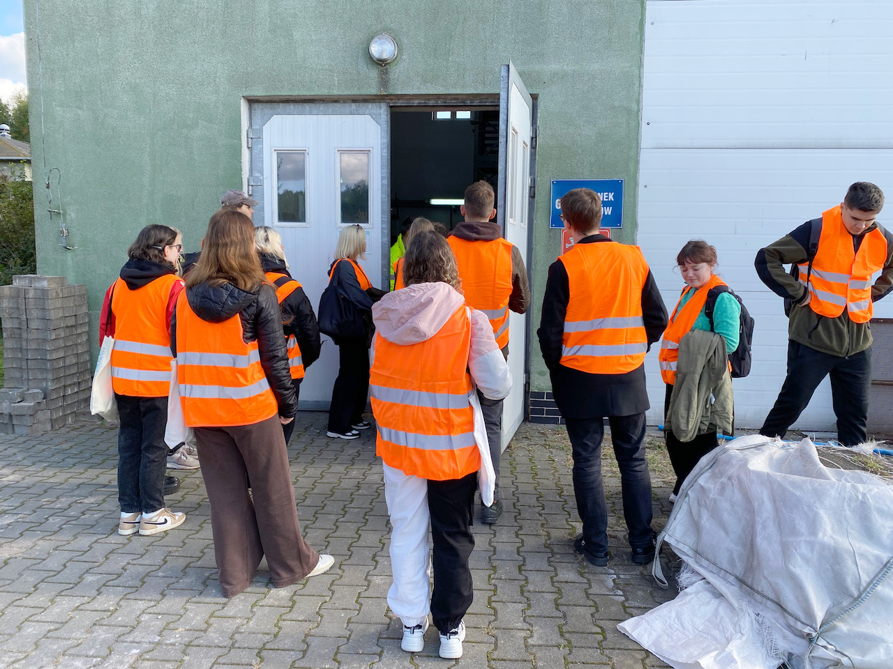 zajęcia terenowe dla II i III roku studiów dziennych (specjalność Ochrona Środowiska) w postaci wizyty studyjnej w Gminnym Przedsiębiorstwie Wodociągów i Kanalizacji Izabelin "Mokre Łąki"